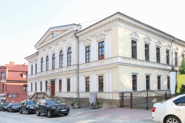 Polonya, Myslenice 'de bir okul binası..
