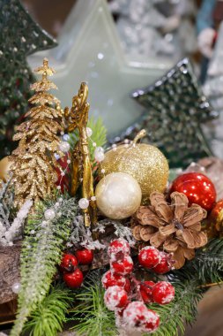 Güzel Noel dekorasyonunun doğal bir ayrıntısı. Şenlikli parti dekorasyonu