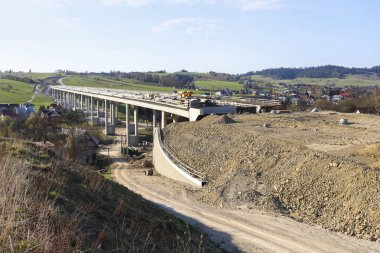 Polonya 'daki S7 rotasının yeni bir bölümünün inşaatı, Nowy Targ yakınlarında..
