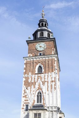 KRAKOW, POLAND - 08 Mayıs 2012: Krakow, Polonya 'daki eski belediye binası. Turistler için tatil yeri