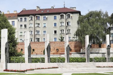 Pauline Fathers Manastırı, Krakow, Polonya 'dan modern sunak. Burası en ünlü Polonya tapınaklarından biridir. Seyyahların gideceği yer