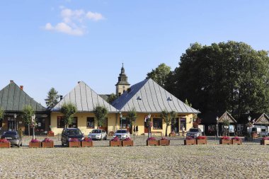 Stary Sacz, Polonya 'daki Ana Pazar Meydanı. Stary Sacz 'in tarihi şehir merkezi.