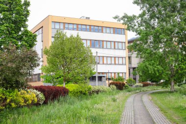 Jagiellon Üniversitesi. Polonya 'nın en eski üniversitesi, Orta Avrupa' nın en eski ikinci üniversitesi. Polonya, Krakow 'daki modern kampüs binaları.