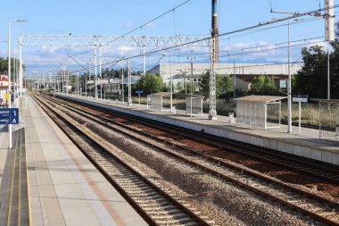 NOWY TARG, POLAND - 29 Temmuz 2024: Nowy Targ, Polonya 'daki ana tren istasyonu. Turistler için tatil yeri