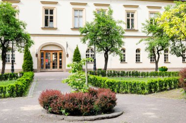 WIELICZKA, POLAND - 10 Mayıs 2024: Wieliczka, Polonya 'da güzel bir halk parkı. Turistler için tatil yeri