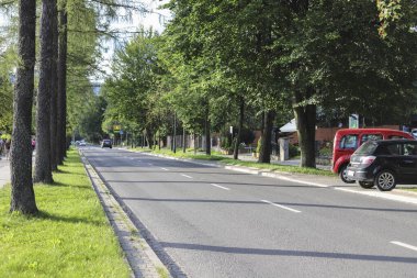 ZAKOPANE, POLAND - 31 Temmuz 2024: Zakopane, Polonya 'nın merkezinde sokak. Turistler için tatil yeri