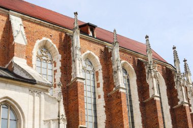 KRAKOW, POLAND - 20 Temmuz 2024: Kazimierz bölgesindeki Krakow 'da St. Catherine. Turistler için tatil yeri