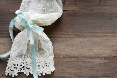 Dantelli gelinlik, ahşap arka planda, fotokopi odası. Grafiksel kaynaklar