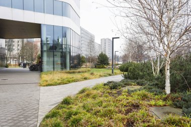 KRAKOW, POLAND - 11 ARALIK 2024 Krakow 'un modern bir parçası, yeni inşa edilen ofis ve konut binaları. Turistler için tatil yeri