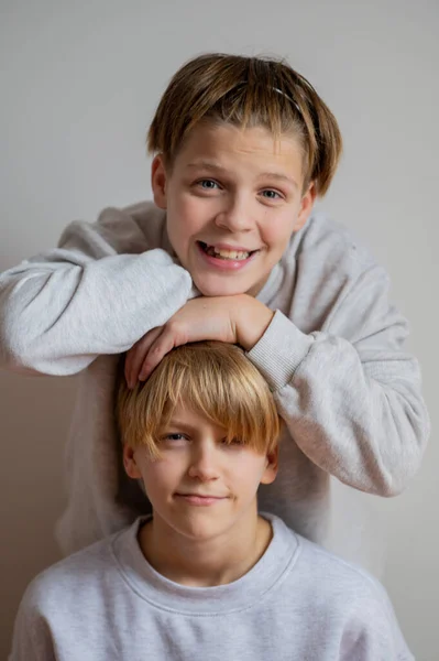 Two Happy Boys Happy Brothers Who Seriosly Happily Together Brothers — Zdjęcie stockowe