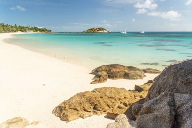 Kertenkele Adası 'ndaki resimli kumlu Anchor Sahili. Kertenkele Adası, Queensland, Avustralya 'nın kuzeydoğusundaki Büyük Set Resifi' nde yer almaktadır.