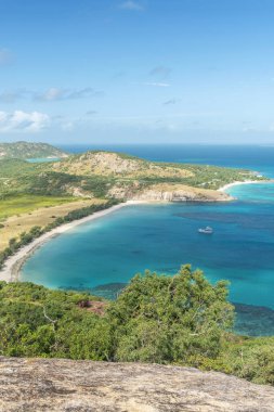 Avustralya 'daki Kertenkele Adası' nda turkuaz suyu olan tropikal Watsons Sahili. Kertenkele Adası Queensland 'ın kuzeydoğusundaki Büyük Set Resifi' nde yer almaktadır.