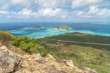 Kertenkele Adası 'ndaki Aşçı' dan mercan resiflerine muhteşem bir hava manzarası. Avustralya 'nın kuzeydoğusundaki Büyük Set Resifi' nde yer almaktadır.