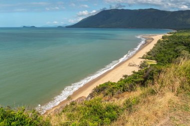 Queensland, Avustralya 'daki Coral See sahil şeridinde Rex' in muhteşem manzarası. Port Douglas 'ın 20 km güneyinde yer almaktadır..