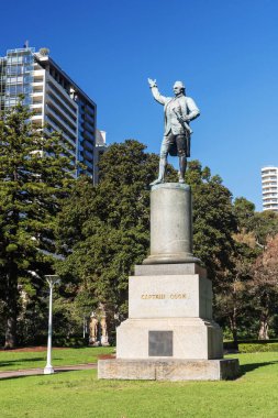 Avustralya, Sydney 'deki Hyde Park' ta Kaptan James Cook 'un bronz heykeli. Heykel 1879 'da açıldı..