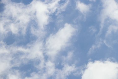 dramatik bulutlu mavi gökyüzü cennet havası