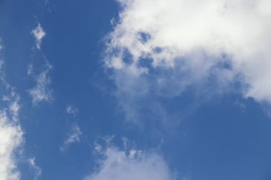 dramatik bulutlu mavi gökyüzü cennet havası