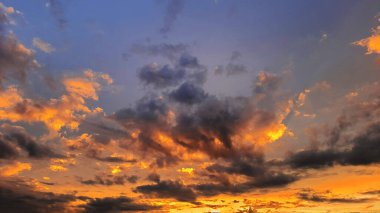 Mavi gökyüzü cenneti bulutlar havayı bulutlar duvar kağıdı dokusu arka plan 