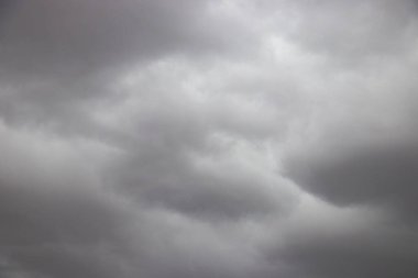 dramatik bulutlu mavi gökyüzü cennet havası