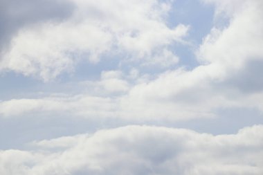 dramatik bulutlu mavi gökyüzü cennet havası