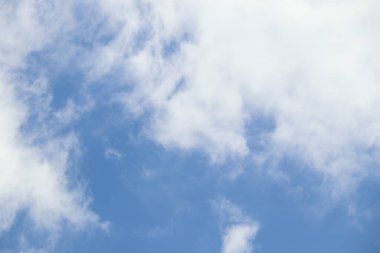 dramatik bulutlu mavi gökyüzü cennet havası