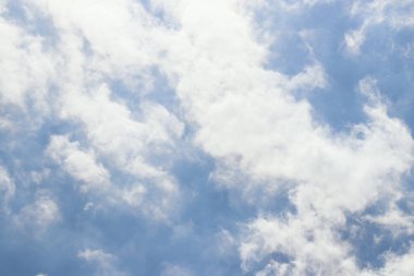 dramatik bulutlu mavi gökyüzü cennet havası