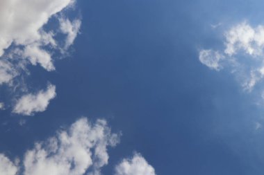 dramatik bulutlu mavi gökyüzü cennet havası