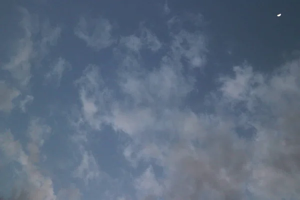 Dramatische Bewolkte Blauwe Hemel Lucht — Stockfoto