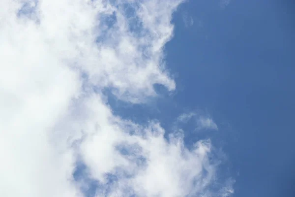 Dramatik Bulutlu Mavi Gökyüzü Cennet Havası — Stok fotoğraf