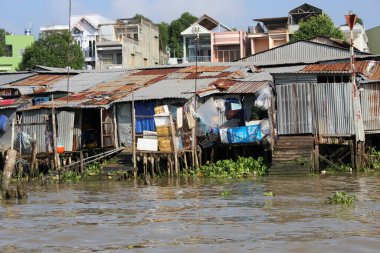 Kırık kenar mahalle gecekondu mahalleleri şehir binaları