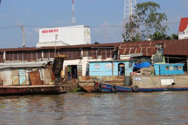 Kırık kenar mahalle gecekondu mahalleleri şehir binaları