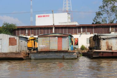 Kırık kenar mahalle gecekondu mahalleleri şehir binaları