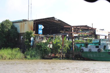 Kırık kenar mahalle gecekondu mahalleleri şehir binaları