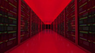 Veri sunucu rafı merkezi. Kırmızı uyarı ışığı