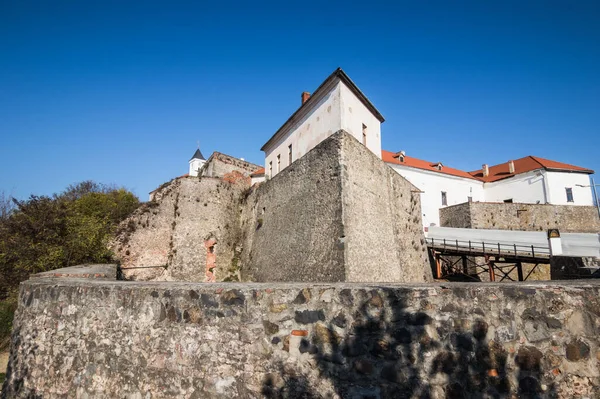 Ukrayna. MUKACHEVO. 13 Kasım 2022 'de. Mukachevo şehrinde bulunan antik bir 