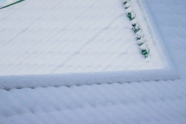 Dach Prywatnego Domu Śniegu Wysuszony Dach Śniegu Zima Dach Pokryty — Zdjęcie stockowe