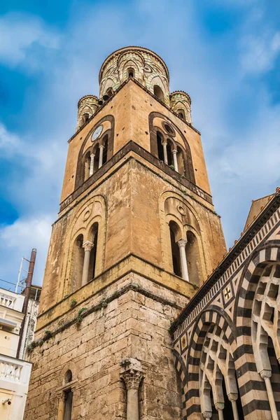 Stock image The bell tower of Amalfi Cathedral was constructed between the 12th and 13th centuries, topped by an elaborate crown decorated with marble and majolica in the Arab-Norman style