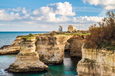 Torre Sant 'Andrea di Missipezza Deniz feneri 1936' da aktif hale getirilen bir deniz feneridir.