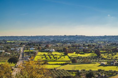 Locorotondo panoramik noktasından Martina Franca şehrine doğru