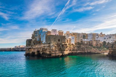 Polignano a Mare, İtalya 'nın Apulia eyaletinin başkenti Bari' de yer alan bir şehirdir.
