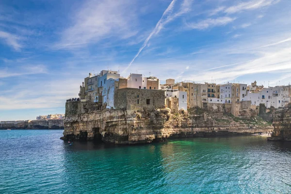 Polignano a Mare, İtalya 'nın Apulia eyaletinin başkenti Bari' de yer alan bir şehirdir.