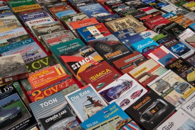 Various pocket books for sale about automobile models at a car show