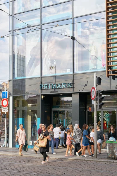 Στρασβούργο Γαλλία Αυγούστου 2022 Περαστικοί Μπροστά Από Ένα Primark Store — Φωτογραφία Αρχείου