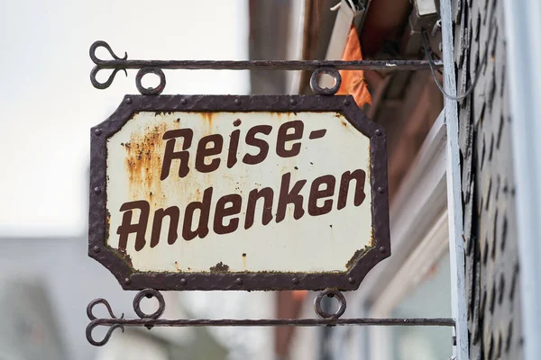 Zarejestruj Się Sklepie Starym Mieście Goslar Niemieckim Napisem Reiseandenken Tłumaczenie — Zdjęcie stockowe