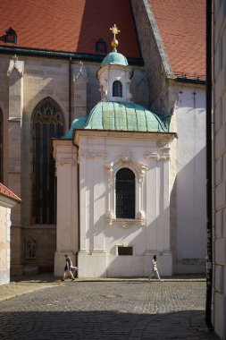    Bratislava, Slovakya 19 Haziran 2022: St. Martin Katedrali, Dom sv. Martina Slovak başkenti Bratislava 'da                            