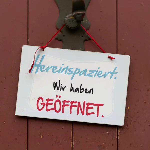 Firme Una Puerta Entrada Con Inscripción Alemana Hereinspaziert Wir Haben — Foto de Stock
