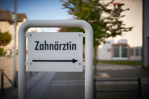 Sign Front Dental Office Female Dentist Germany Inscription Zahnaerztin Translation — Stock Photo, Image