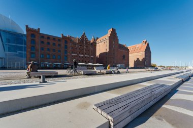 Stralsund, Almanya 30 Ekim 2023: Almanya 'da Stralsund limanındaki depo ve gezinti alanları listelendi.                               