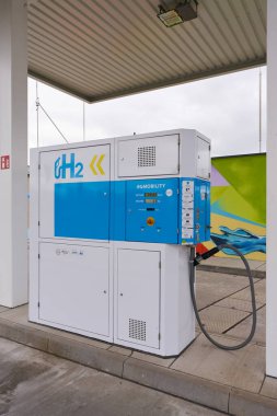  Magdeburg, Almanya 16 Mart 2024: Alman H2 Mobilite şirketi tarafından işletilen hidrojen dolum istasyonu Almanya 'nın Magdeburg kenar mahallelerinde faaliyet göstermektedir.                              