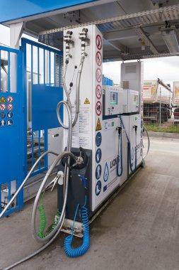 Magdeburg, Almanya 16 Mart 2024: LNG Magdeburg 'da LIQVIS GmbH' in sıvılaştırılmış doğal gaz dolum istasyonu. LIQVIS, uluslararası enerji şirketi Uniper 'in bir yan kuruluşu..                              